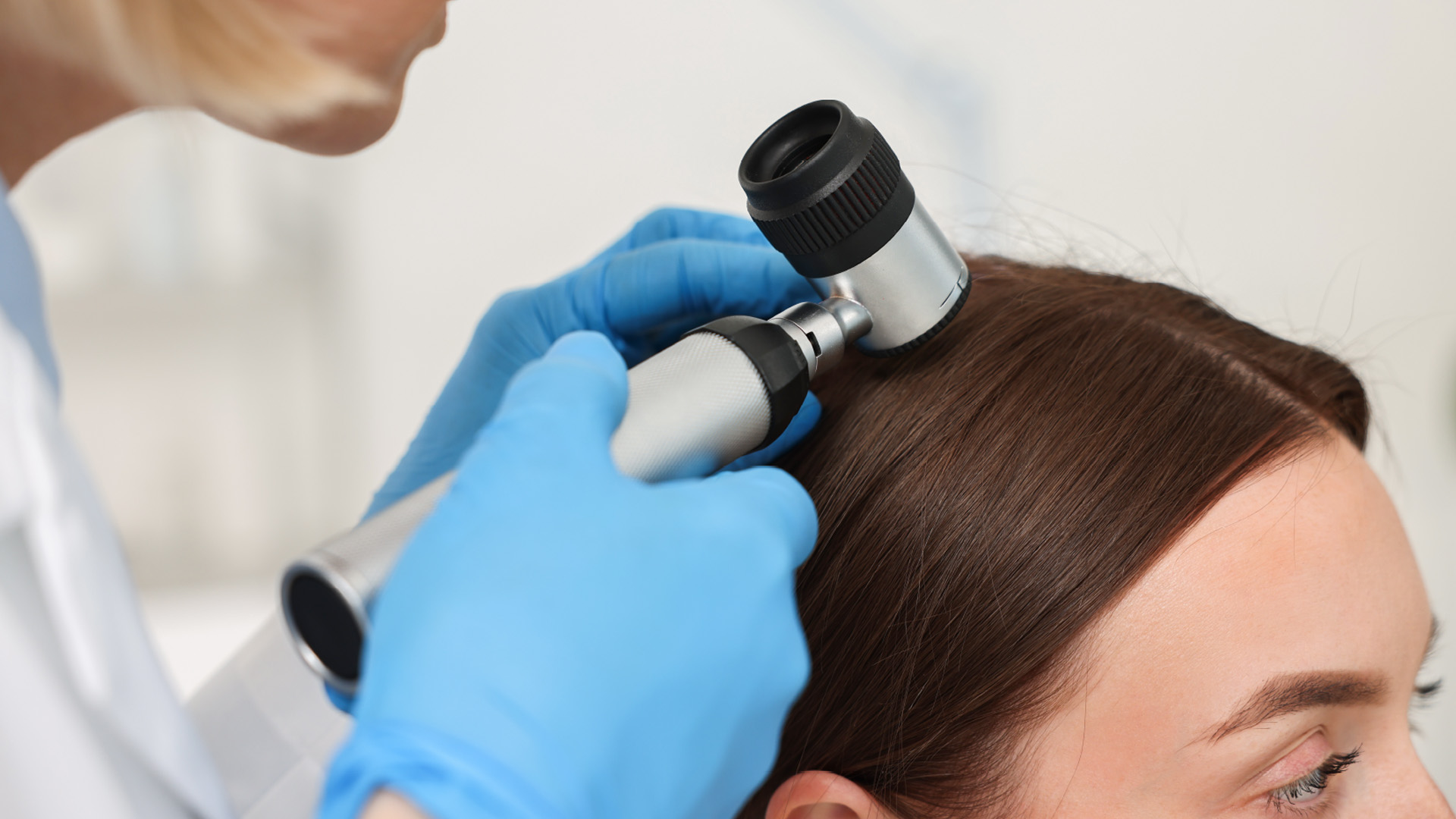 Board-Certified Plastic Surgeon Consultation at Nirunda Clinic