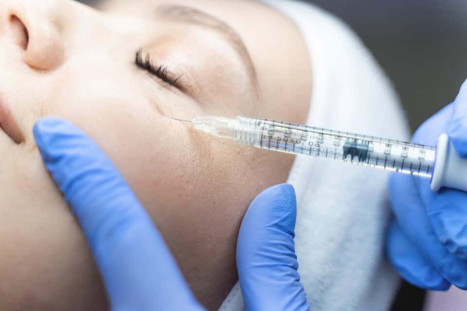A patient getting a Juvelook undereye treatment