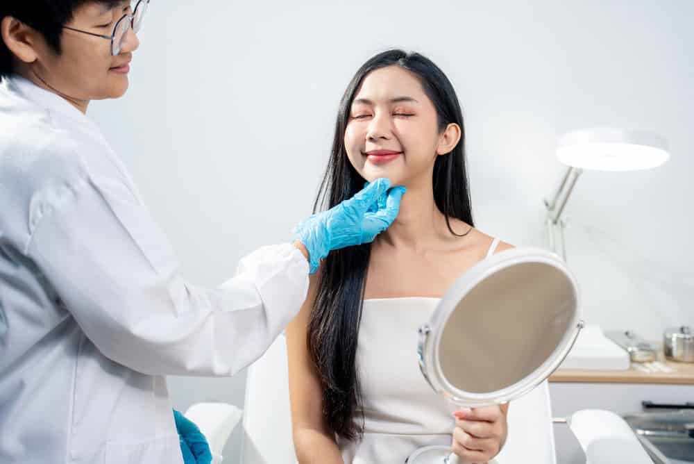 Patient consulting a doctor to choose between Ultraformer vs Ulthera